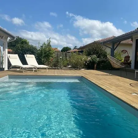 Avec Piscine, A Proximite Du Lac Et De L'ocean *