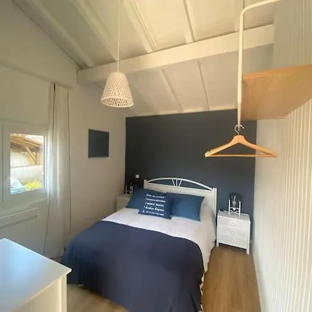 Villa Avec Piscine, A Proximite Du Lac Et De L'ocean *