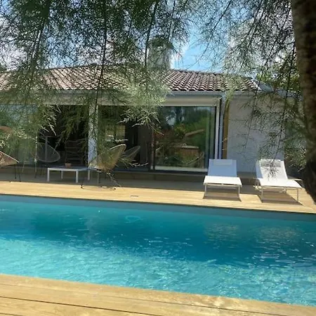 Avec Piscine, A Proximite Du Lac Et De L'ocean Léon